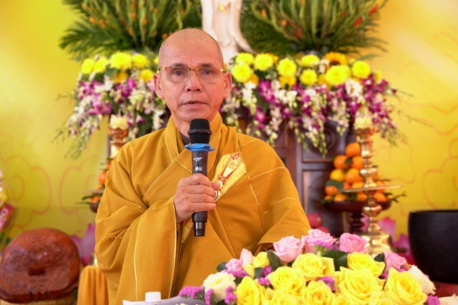 Hòa thượng Thích Hạnh Thể ban đạo từ Hòa thượng Thích Hạnh Thể ban đạo từ