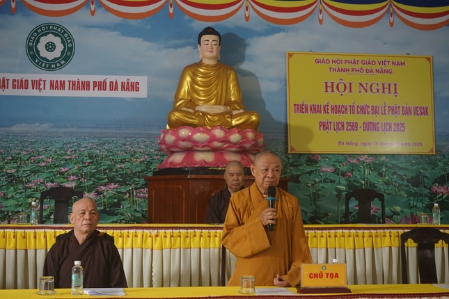 Hòa thượng Thích Từ Nghiêm chủ trì hội nghị