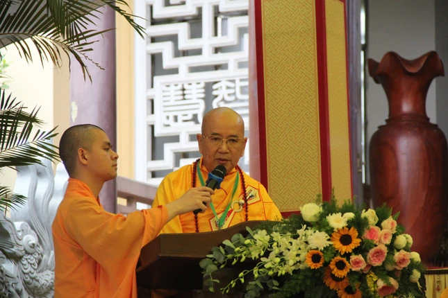 Hòa thượng Thích Khế Chơn đọc diễn văn khai mạc