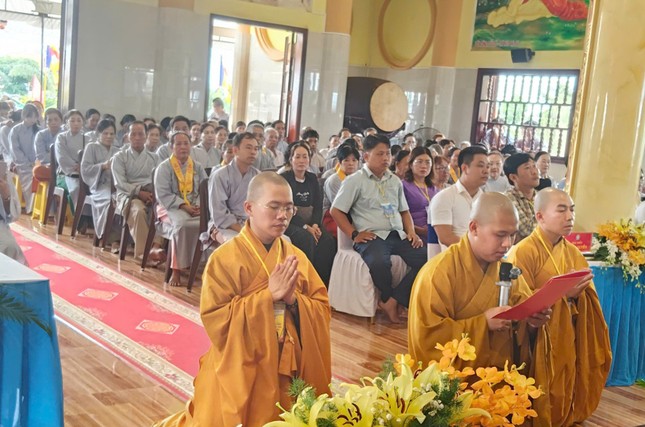 Đại đức Thích Thiện Tịnh dâng lời phát nguyện