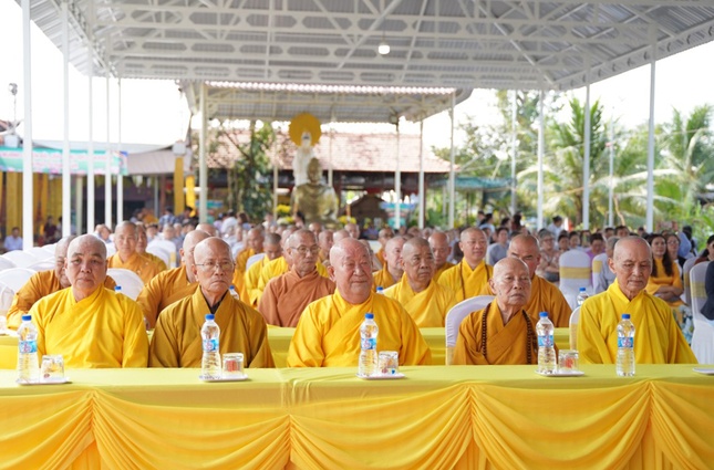 Chư tôn giáo phẩm chứng minh, tham dự buổi lễ