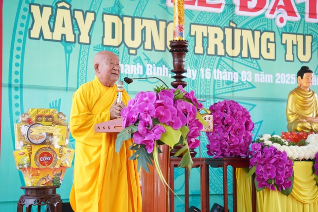 Trưởng lão Hòa thượng Thích Nhật Quang ban đạo từ