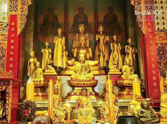 Chánh điện chùa Từ Tế (Bangkok, Thái Lan) - Ảnh: Giác Hạnh Chánh điện chùa Từ Tế (Bangkok, Thái Lan) - Ảnh: Giác Hạnh