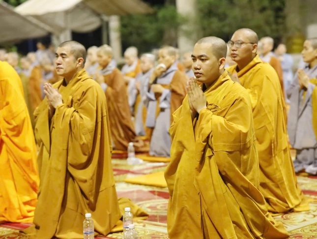 Nhất tâm đảnh lễ Đức Bồ-tát Quán Thế Âm