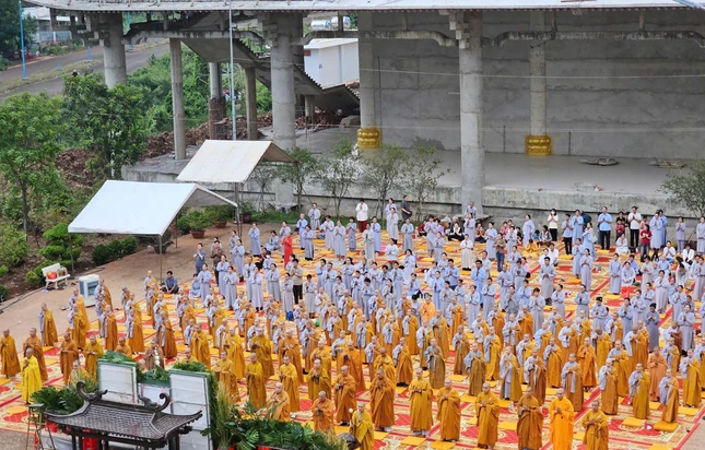 Thành kính lễ Ngũ bách danh