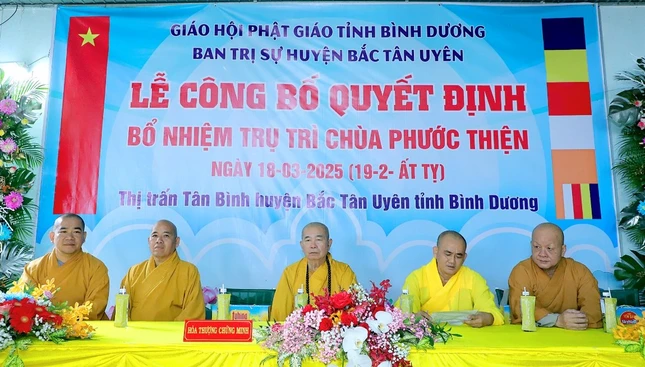 Chư tôn đức chứng minh buổi lễ