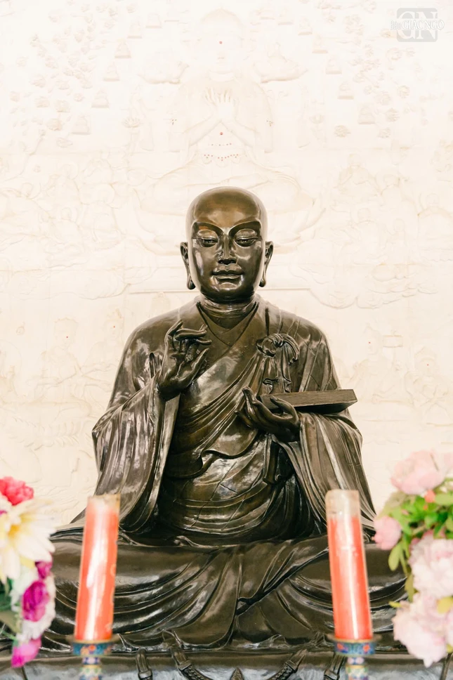 Tôn tượng Pháp sư Huyền Trang