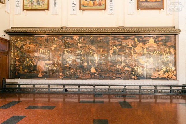 Bức tranh đồng mô tả câu chuyện của ngài Huyền Trang