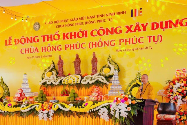 Thượng tọa Thích Minh Quang phát biểu khai mạc
