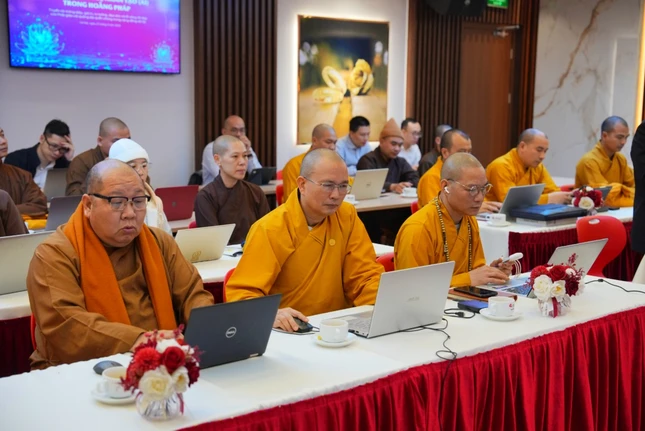 Chư tôn đức tham dự khóa đào tạo