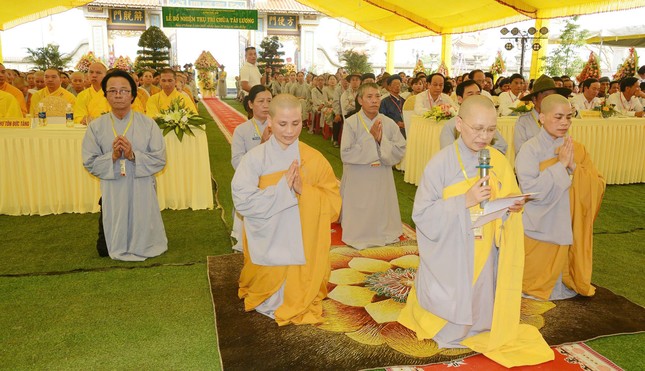 Sư cô Thích nữ Từ Tịnh dâng lời phát nguyện