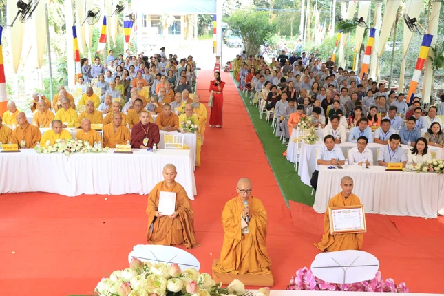 Thượng tọa Thích Phước Huệ dâng lời phát nguyện Thượng tọa Thích Phước Huệ dâng lời phát nguyện