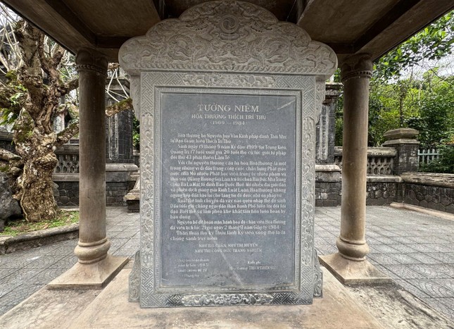 Văn bia tưởng niệm cố Đại lão Hòa thượng Thích Trí Thủ do Trưởng lão Hòa thượng Thích Thiện Siêu ghi