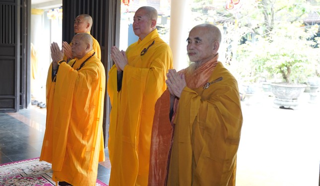 Thành kính tưởng niệm