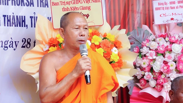 Hòa thượng Danh Đổng ban đạo từ