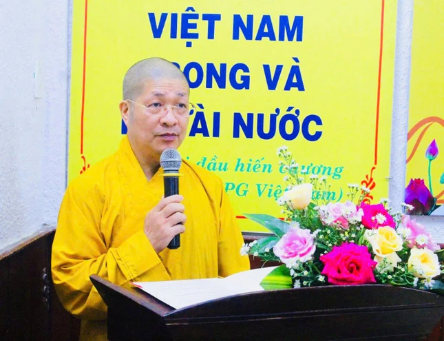 Thượng tọa Thích Quảng Minh trình dự thảo ký kết