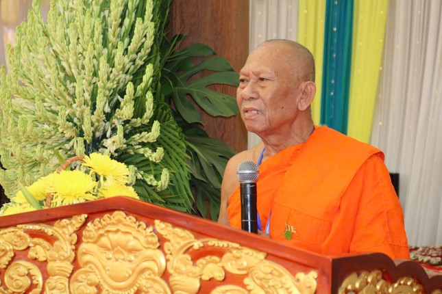 Hòa thượng Thạch Sok Xane ban đạo từ