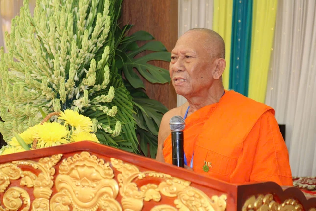 Hòa thượng Thạch Sok Xane ban đạo từ