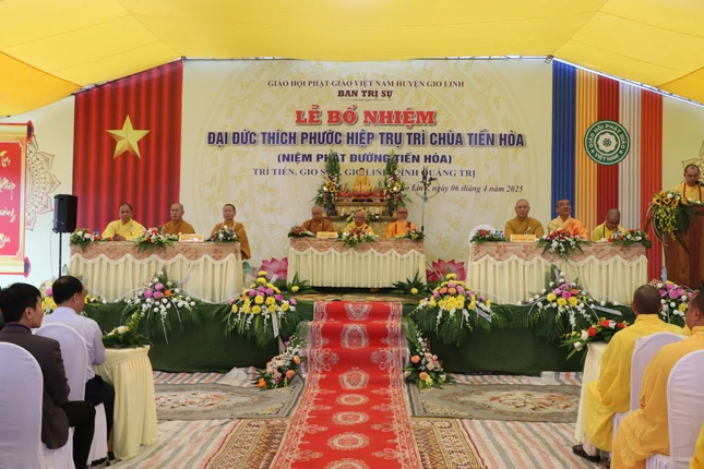 Chư tôn đức chứng minh buổi lễ