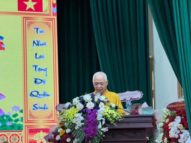 Thượng tọa Thích Quảng Bảo đọc quyết định bổ nhiệm trụ trì chùa Tiền Đình