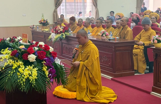 Đại đức Thích Phúc Khánh dâng lời phát nguyện