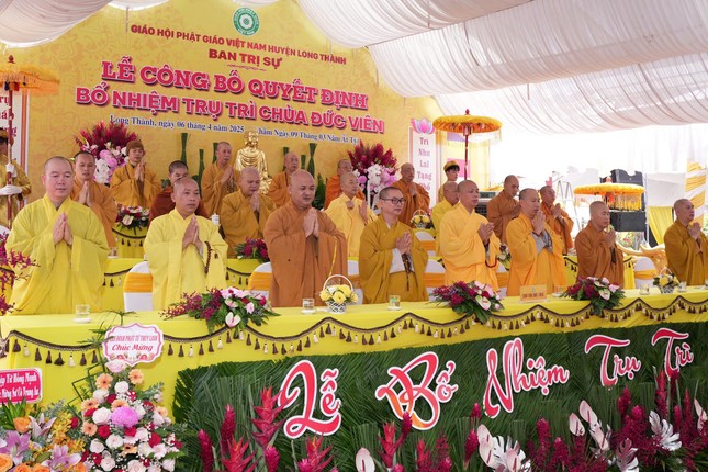 Chư tôn đức niệm Phật cầu gia hộ