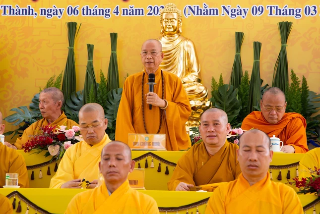 Thượng tọa Thích Huệ Khai ban đạo từ