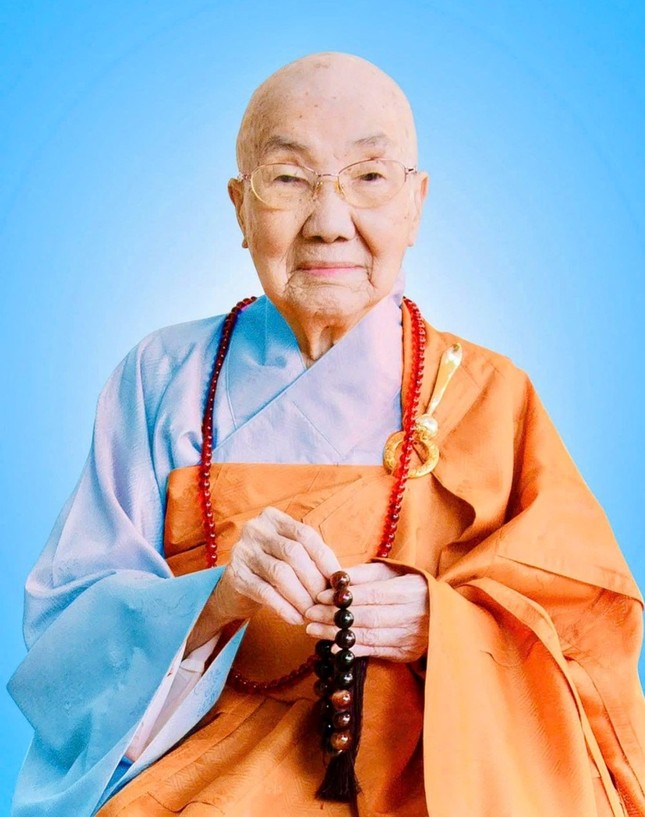 Chân dung Ni trưởng Thích nữ Diệu Tâm