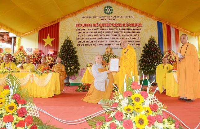 Sư cô Thích nữ Viên Tri trụ trì chùa Lâm Xuân (xã Gio Mai)