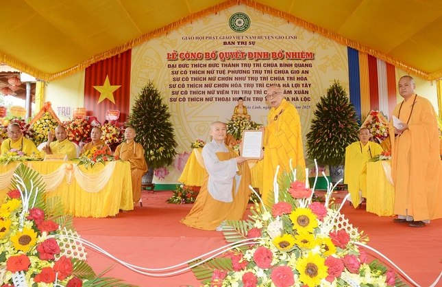 Sư cô Thích nữ Viên Tri trụ trì chùa Lâm Xuân (xã Gio Mai)