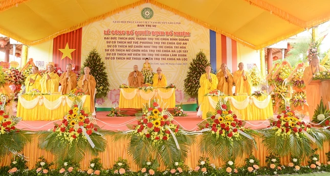 Chư tôn đức chứng minh buổi lễ