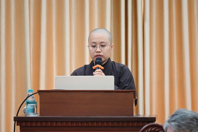 Học viên trình bày đề cương trước Hội đồng Khoa học của Học viện