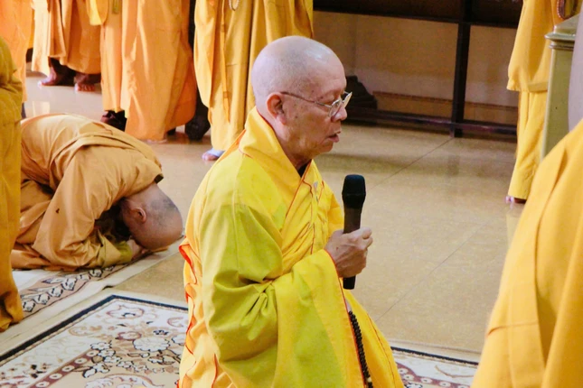 Hòa thượng Thích Đồng Trụ, sám chủ khóa lễ cung tiến Giác linh