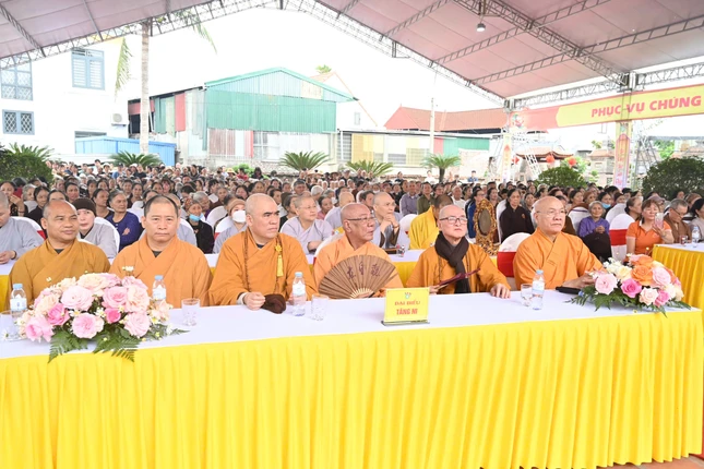 Chư tôn đức chứng minh buổi lễ Chư tôn đức chứng minh buổi lễ