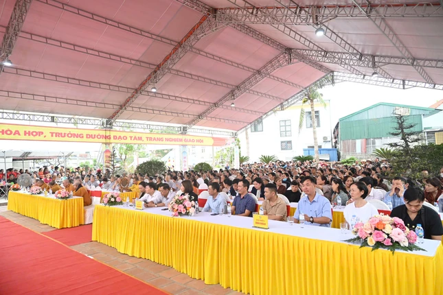 Quang cảnh buổi lễ Quang cảnh buổi lễ