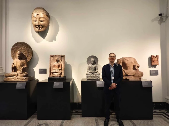 Nick Barnard trong phòng 47f của V&amp;A