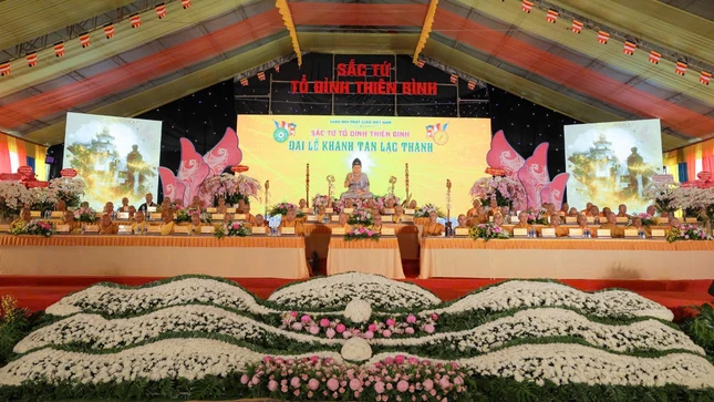 Chư tôn giáo phẩm chứng minh buổi lễ Chư tôn giáo phẩm chứng minh buổi lễ