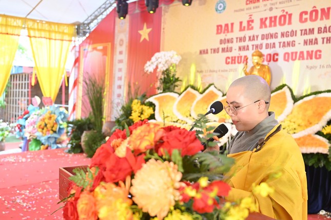 Sư cô Thích Nhật Minh báo cáo kế hoạch xây dựng