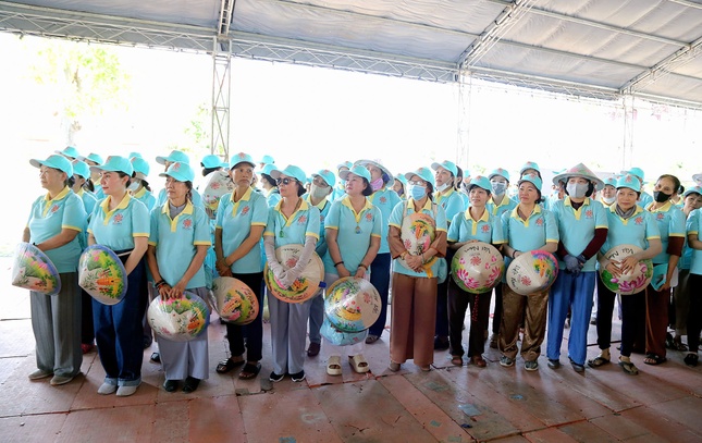 Phật tử tham gia công tác tình nguyện viên hỗ trợ Đại lễ Vesak 2025