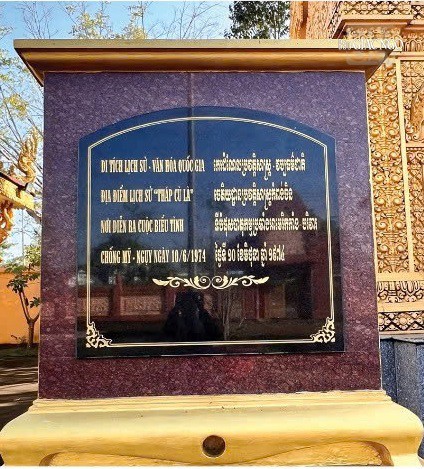 Bia tưởng niệm 4 vị sư liệt sĩ