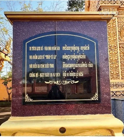 Bia tưởng niệm 4 vị sư liệt sĩ Bia tưởng niệm 4 vị sư liệt sĩ