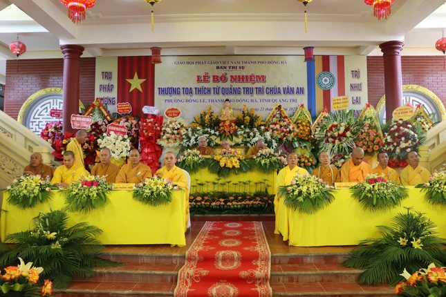 Chư tôn đức chứng minh buổi lễ