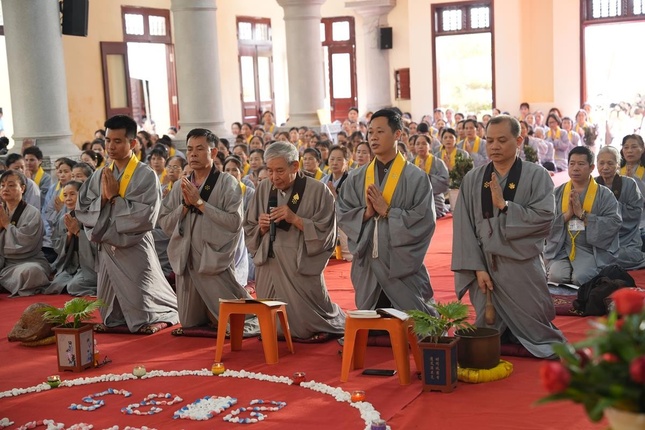 Tụng kinh Bổn môn Pháp hoa