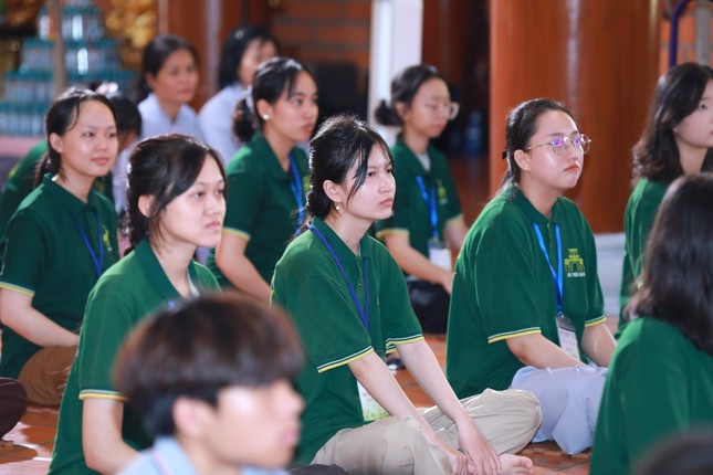 Các bạn sinh viên tham dự khóa tu Các bạn sinh viên tham dự khóa tu