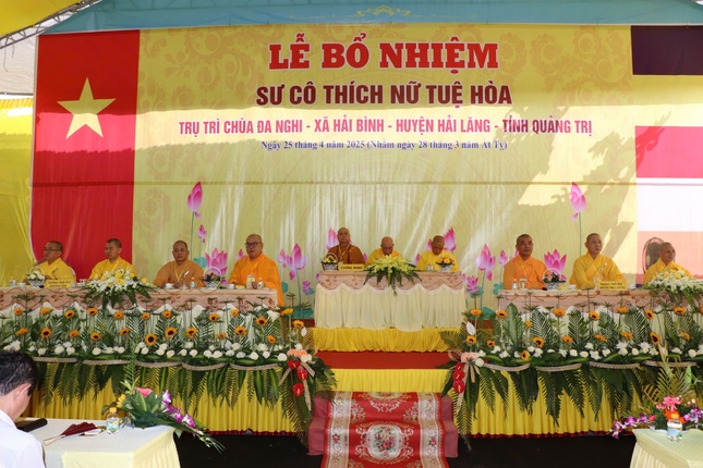 Chư tôn đức chứng minh buổi lễ Chư tôn đức chứng minh buổi lễ