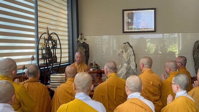 Đức Pháp chủ GHPGVN huấn thị