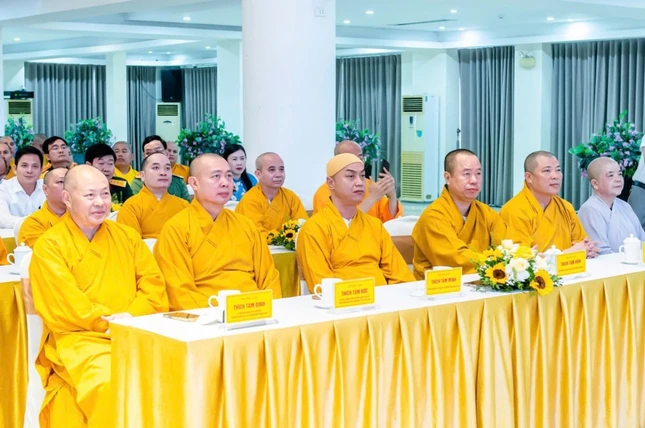 Chư tôn đức tham dự Chư tôn đức tham dự