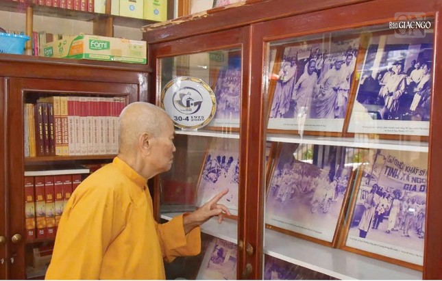 Ni trưởng Tuấn Liên trong căn phòng lưu niệm Ni trưởng Huỳnh Liên tại tịnh xá Ngọc Phương (Q.Gò Vấp) - Ảnh: Quảng Đạo