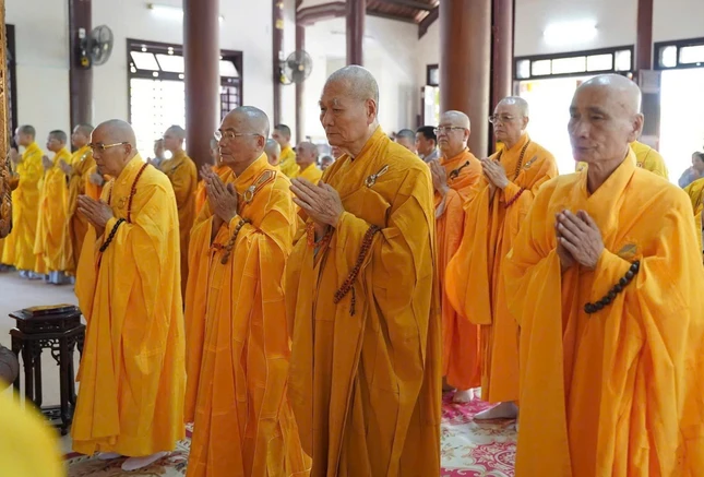 Chư tôn đức tham dự lễ khai kinh Chư tôn đức tham dự lễ khai kinh