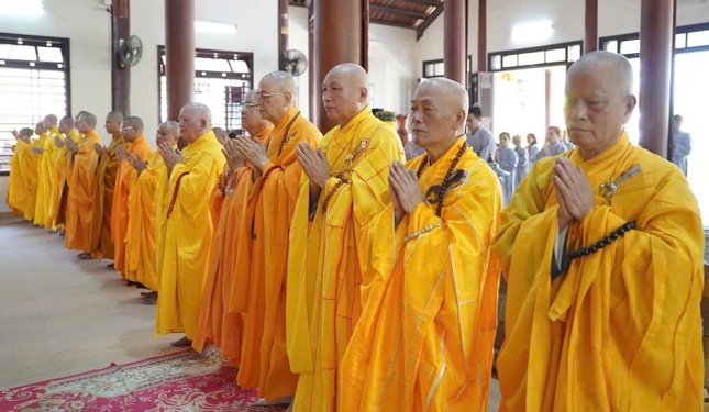 Tụng kinh Pháp hoa trong Đại lễ Phật đản là một truyền thống từ lâu của Phật giáo Huế